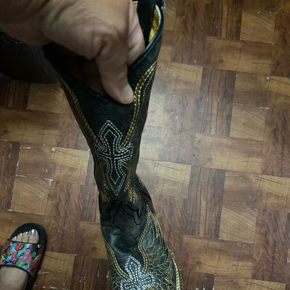 Nice boots!! - Picture 2 of 6